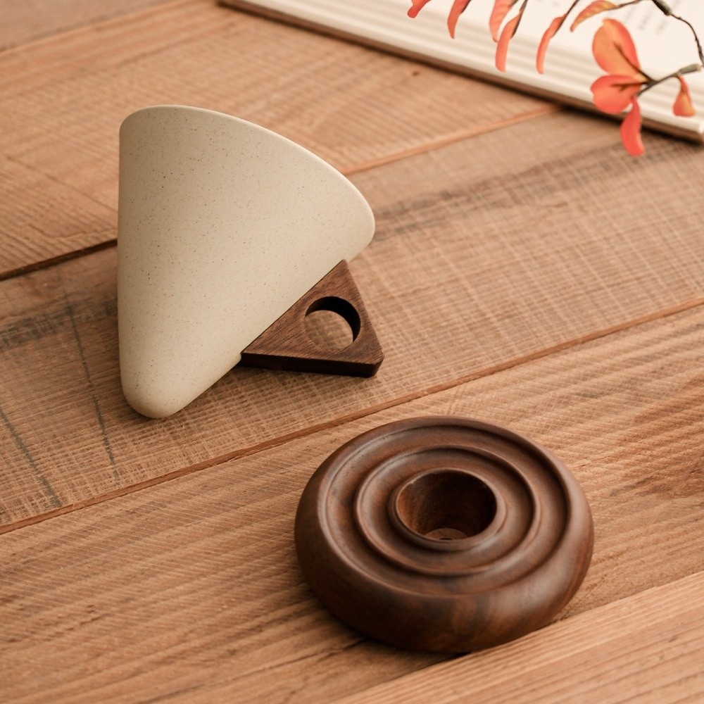 Xbloom Coffee Tea - 粗陶三角コーンカップ レトロスタイル木製ベース ヴィンテージ陶器マグカップ ティーカップ 手作り漏斗型コーヒーマグ ギフト