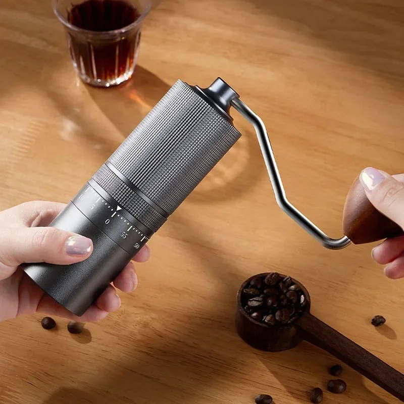 新しいプロフェッショナル手動コーヒーグラインダー 5 コア  - Burr Hand Grinder のレビューと価格