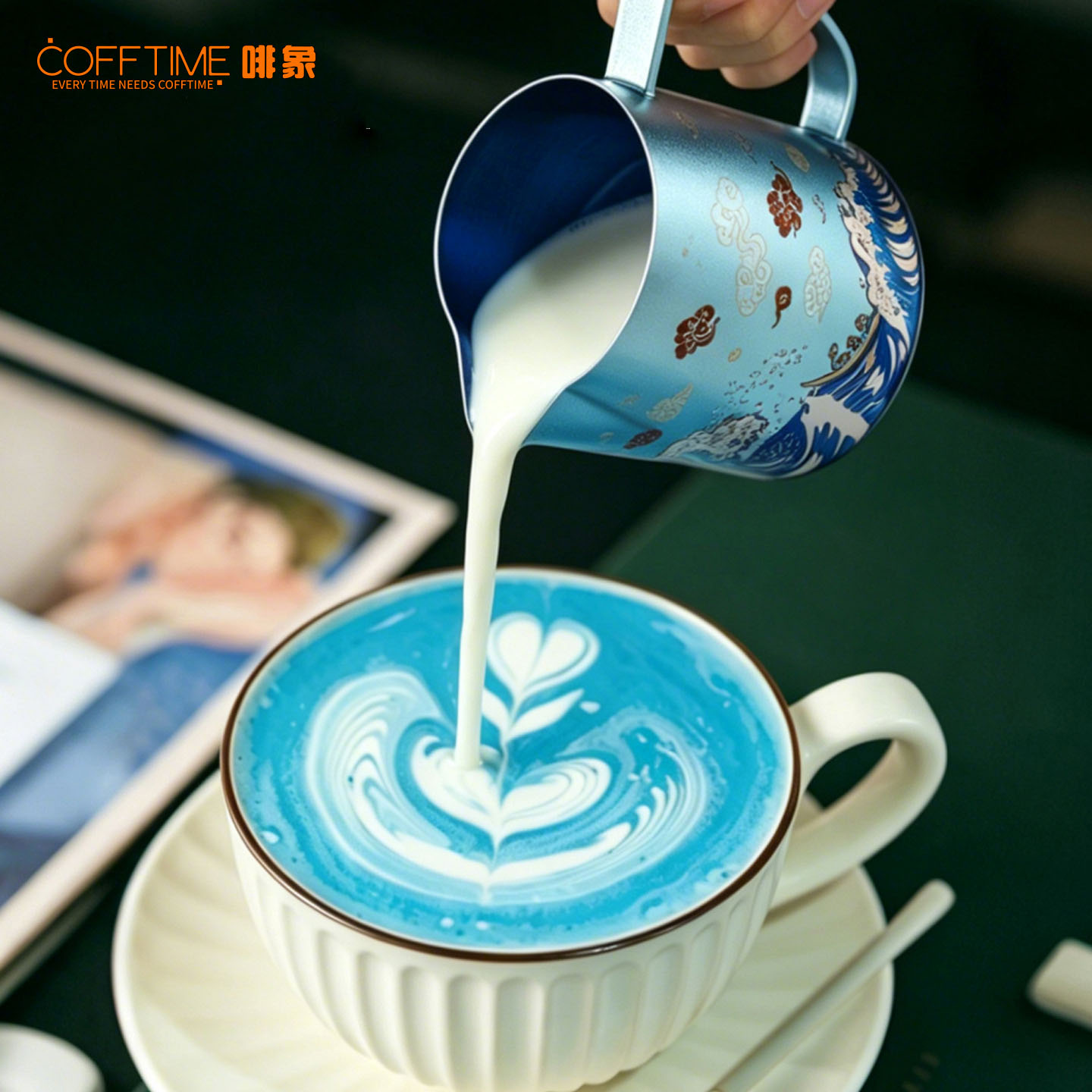 600mlの純チタン製ミルクピッチャー。青い波模様が施され、 - Barista Milk Jug のレビューと価格